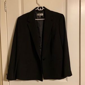 Kasper 16W black single button blazer